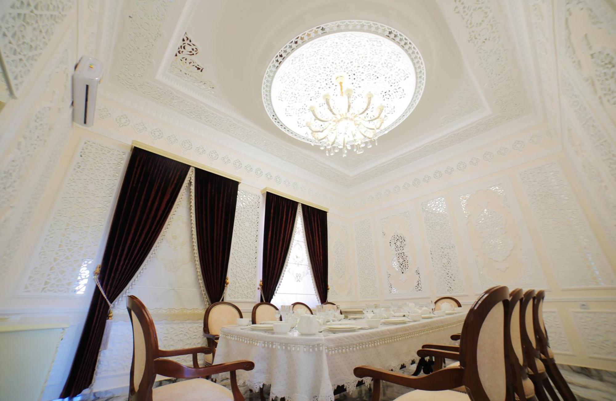 Bravolyuks Hotel Ургенч Екстериор снимка