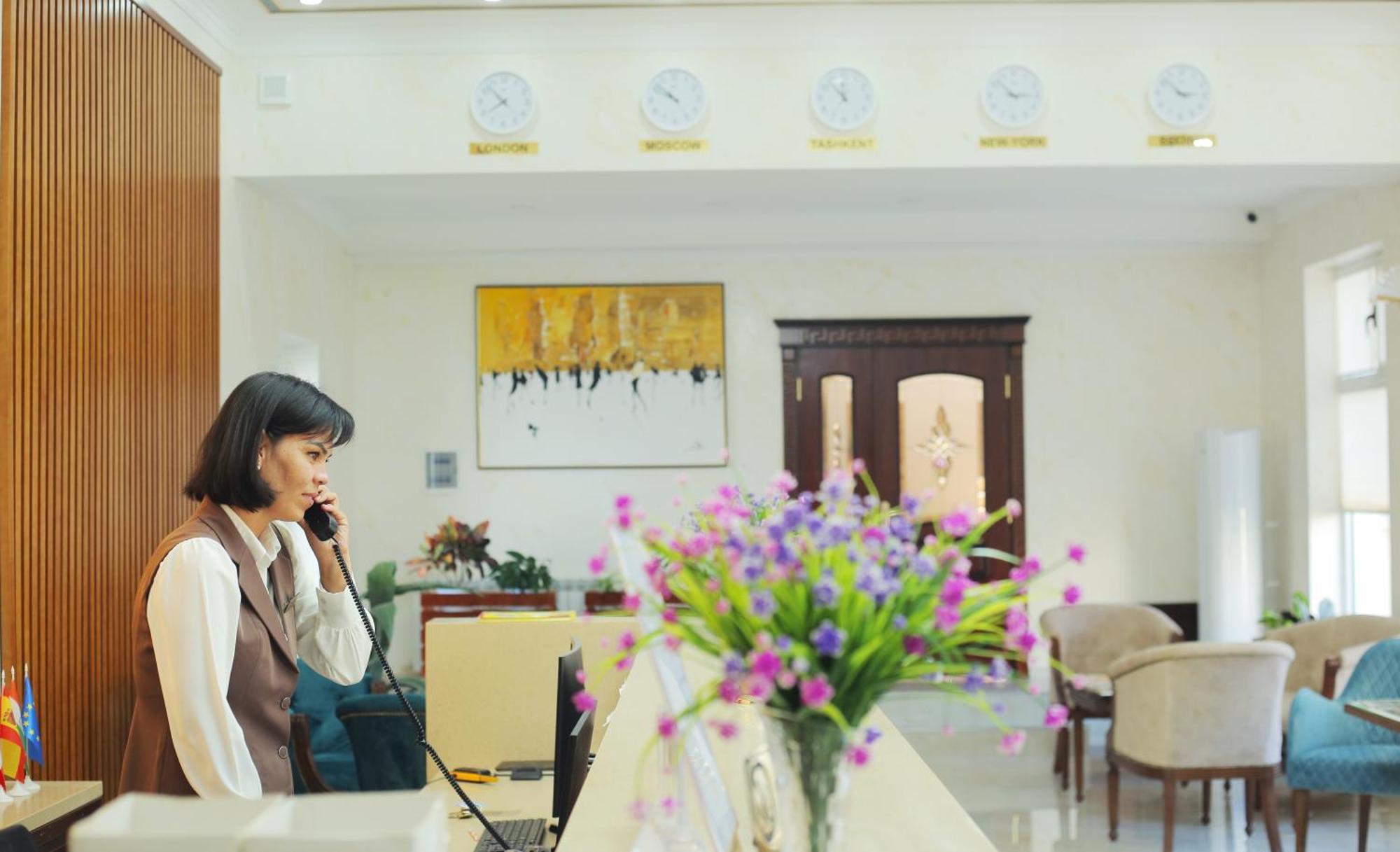 Bravolyuks Hotel Ургенч Екстериор снимка