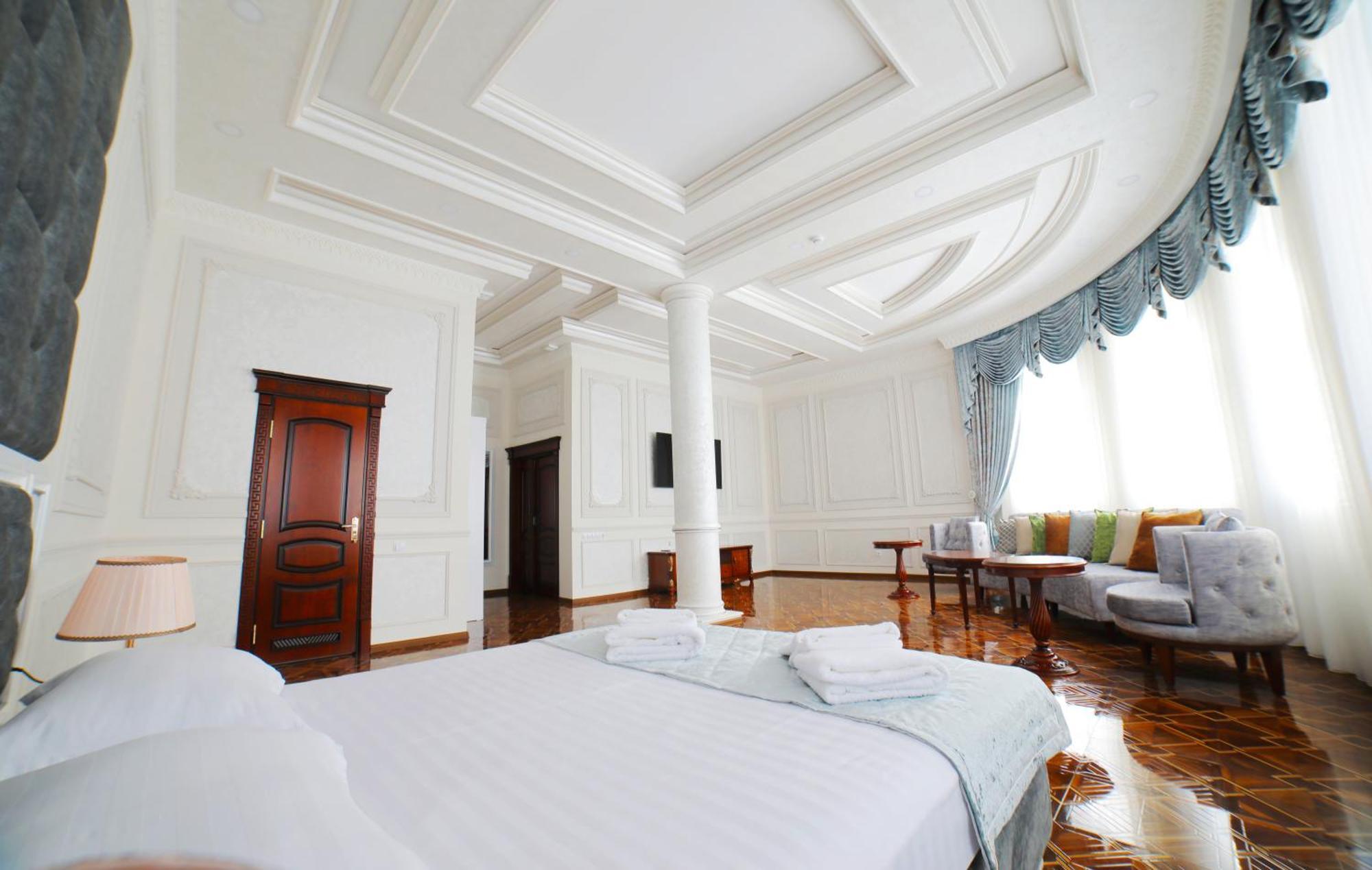 Bravolyuks Hotel Ургенч Екстериор снимка