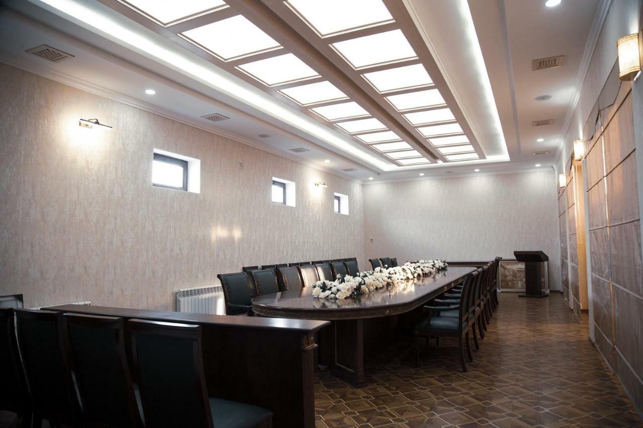 Bravolyuks Hotel Ургенч Екстериор снимка