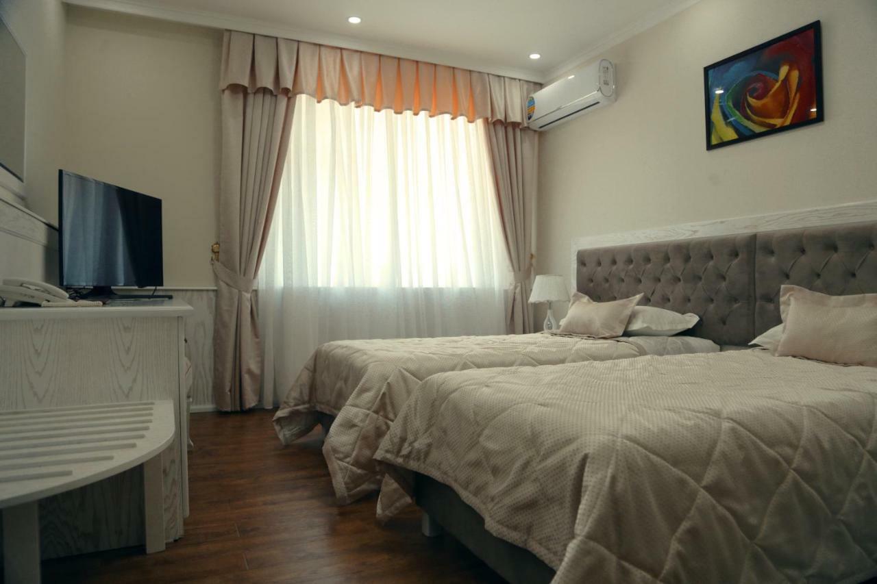 Bravolyuks Hotel Ургенч Екстериор снимка