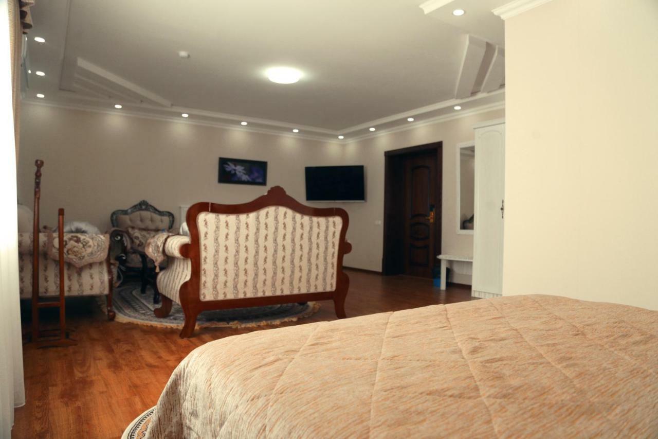 Bravolyuks Hotel Ургенч Екстериор снимка