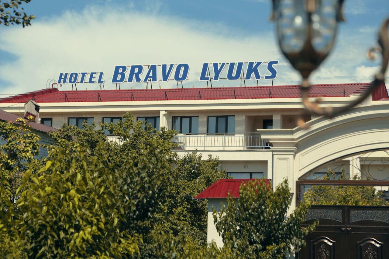 Bravolyuks Hotel Ургенч Екстериор снимка