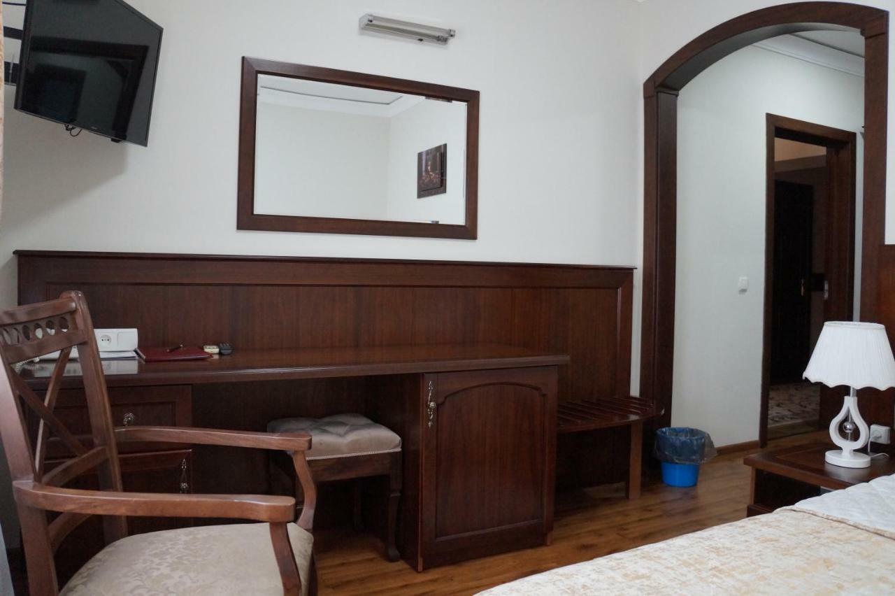 Bravolyuks Hotel Ургенч Екстериор снимка