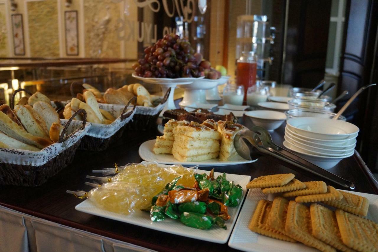 Bravolyuks Hotel Ургенч Екстериор снимка