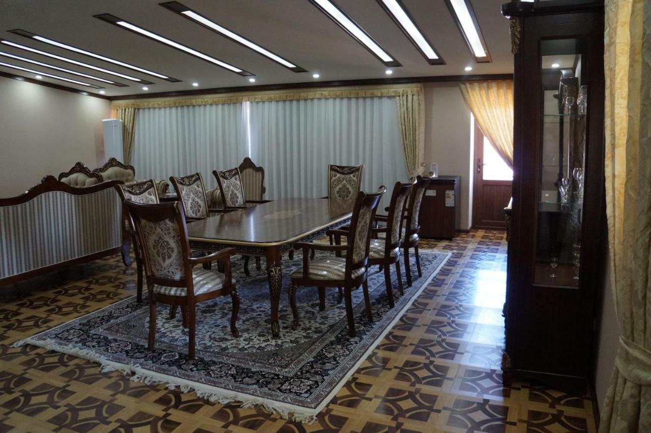 Bravolyuks Hotel Ургенч Екстериор снимка