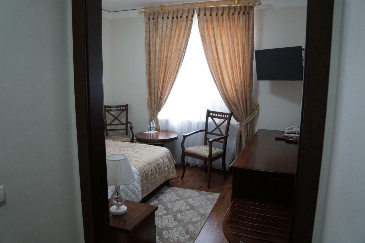 Bravolyuks Hotel Ургенч Екстериор снимка